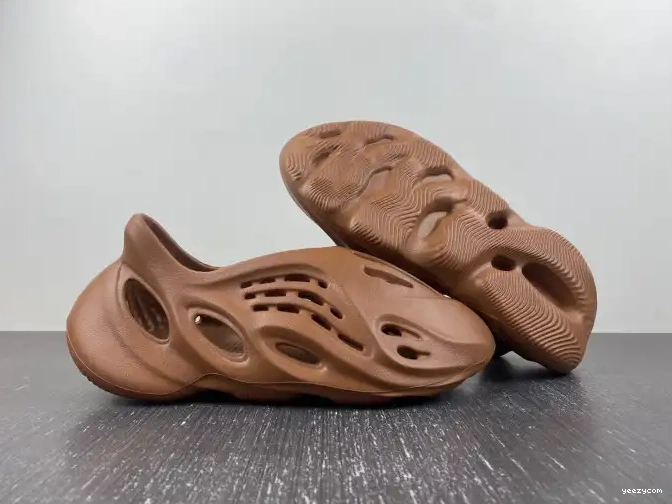 RNR Red Clay Foam HP5335 Yeezy Adidas 0608